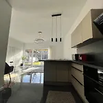 Cozy Apartment With Excellent Transport Links To Old Town, Main Station And Trade Fair