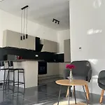 Cozy Apartment With Excellent Transport Links To Old Town, Main Station And Trade Fair