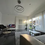 Cozy Apartment With Excellent Transport Links To Old Town, Main Station And Trade Fair