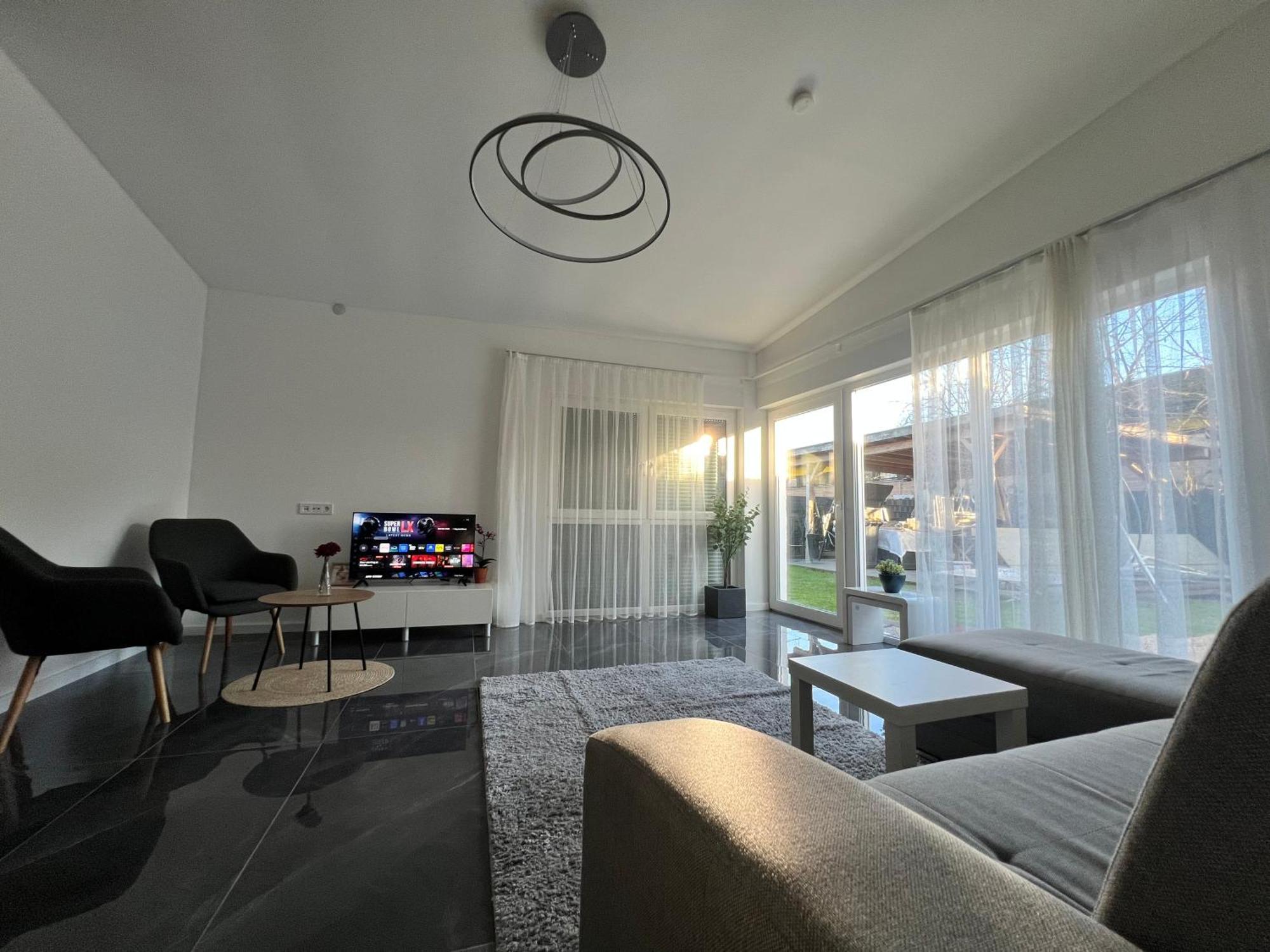 Apartment Cozy With Excellent Transport Links To Old Town, Main Station And Trade Fair Düsseldorf